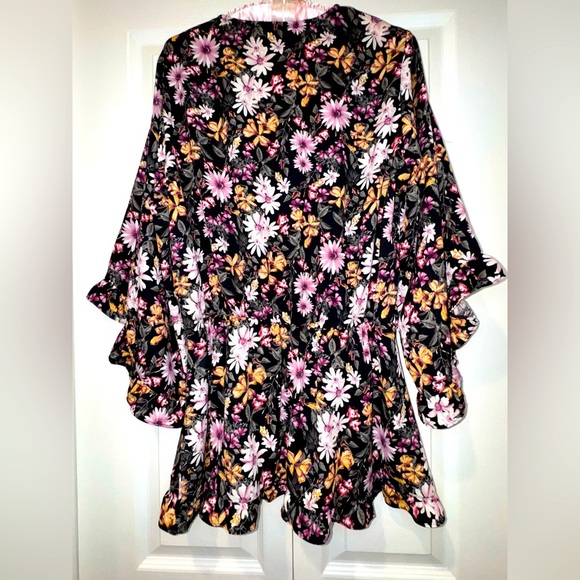 Easel Black Floral Ruffle Sleeve peplum Blouse. (No belt). Size Small. VVGUC - Picture 10 of 10